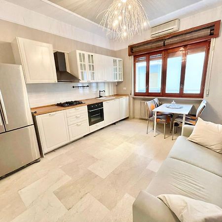 Regina Elena Apartments Пескара Экстерьер фото