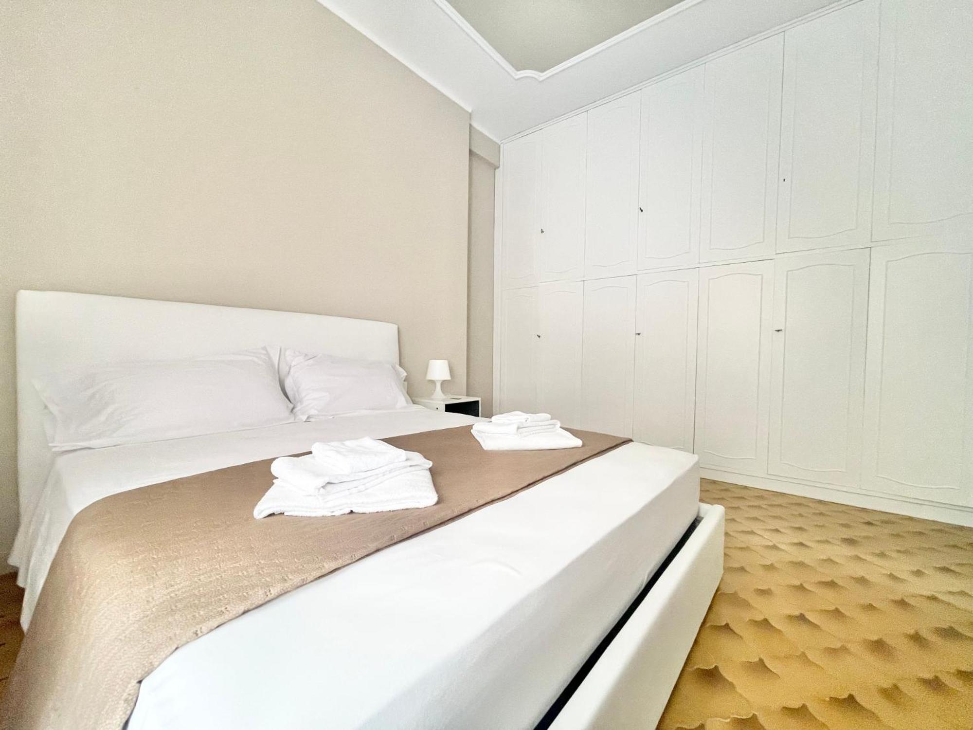 Regina Elena Apartments Пескара Экстерьер фото