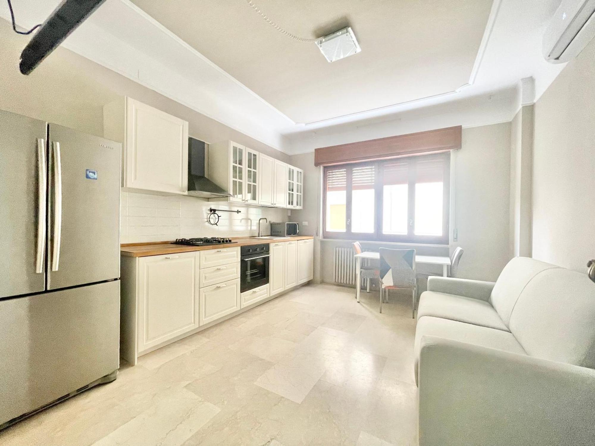 Regina Elena Apartments Пескара Экстерьер фото